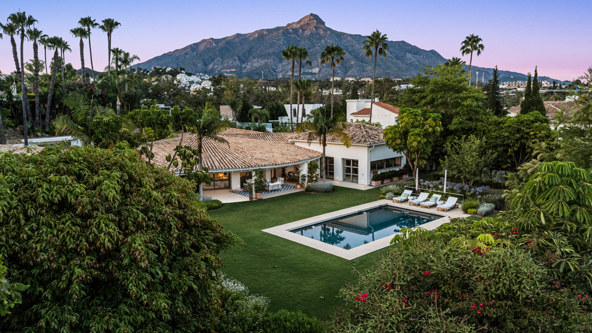 Huis te koop in Nueva Andalucía | 5 slaapkamers H5438941