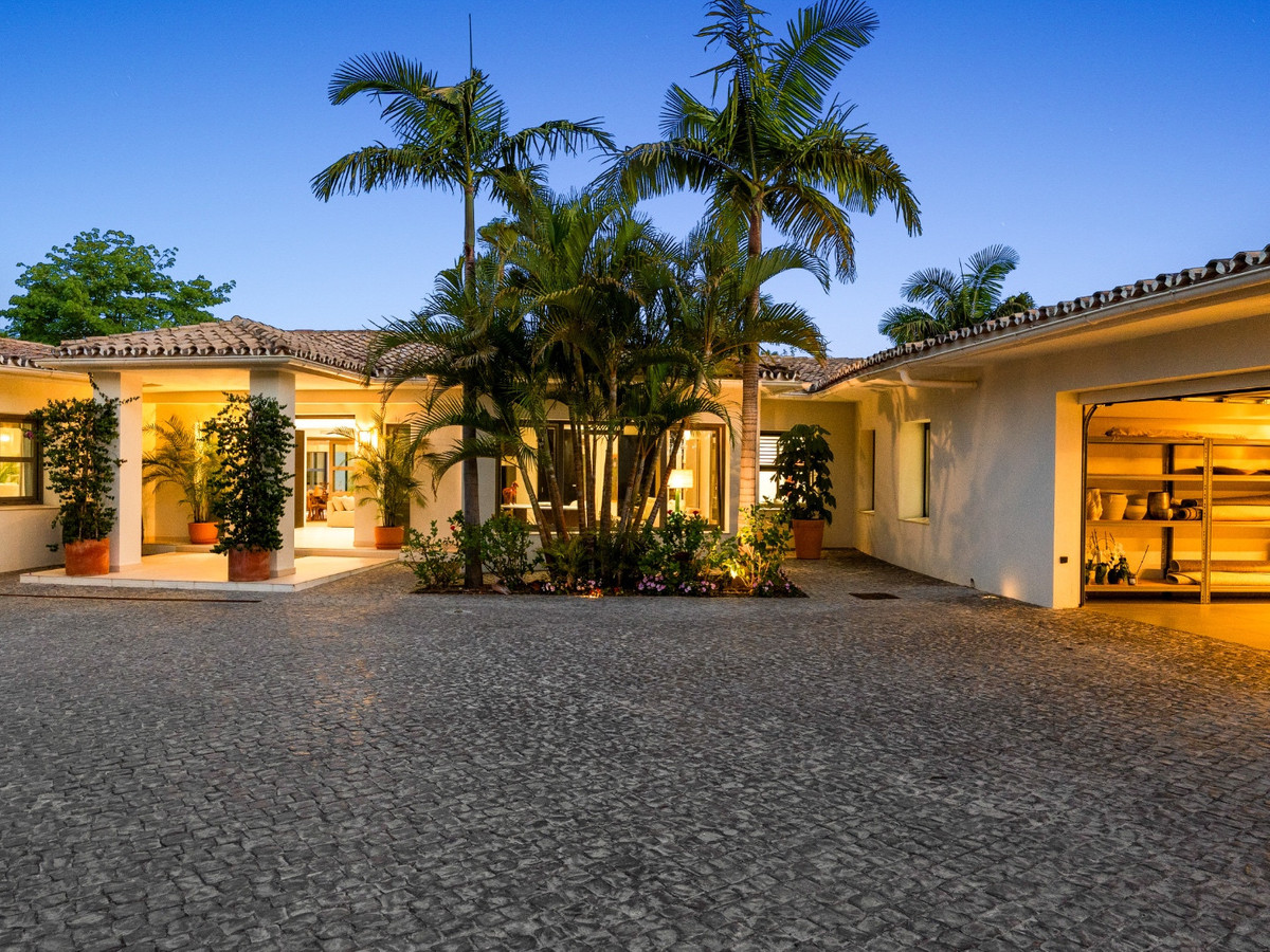 Huis te koop in Nueva Andalucía | 5 slaapkamers H5438941