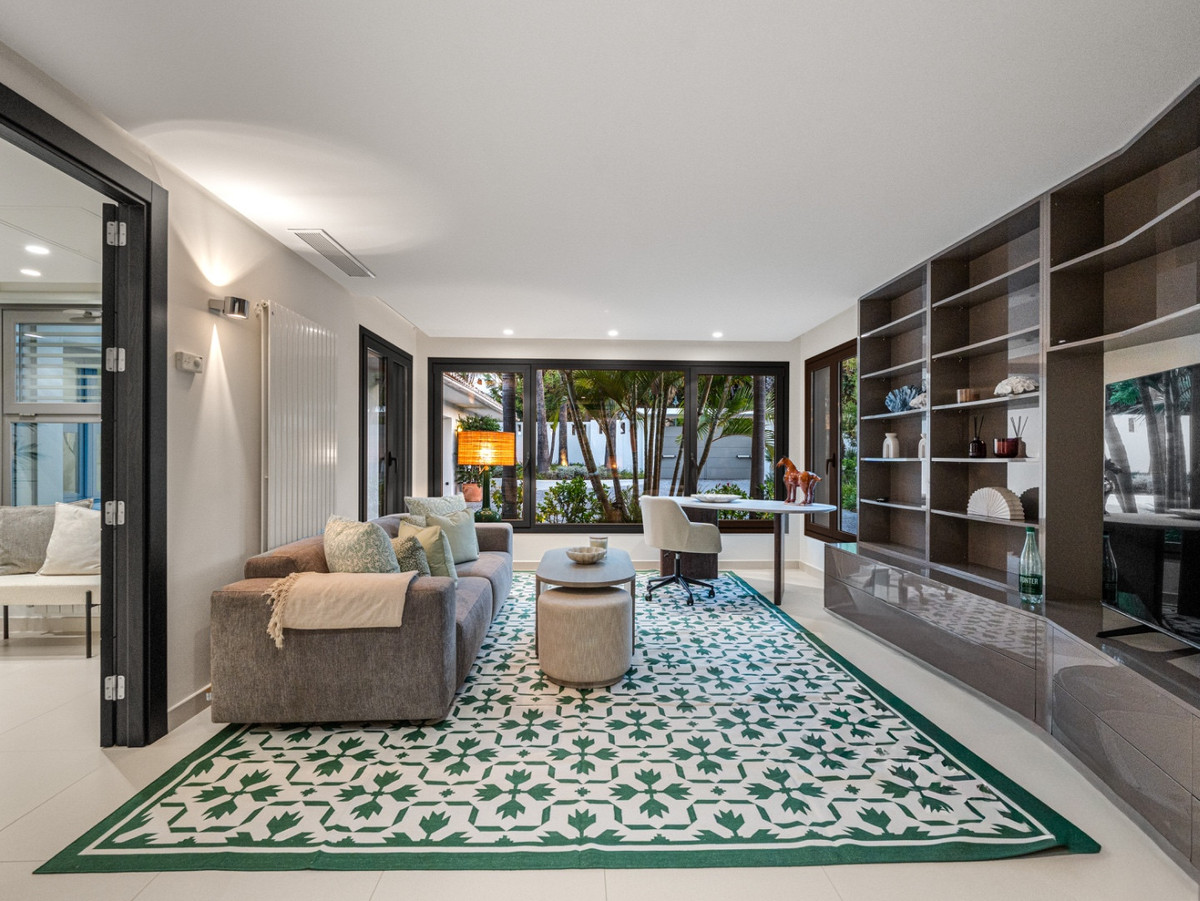 Huis te koop in Nueva Andalucía | 5 slaapkamers H5438941