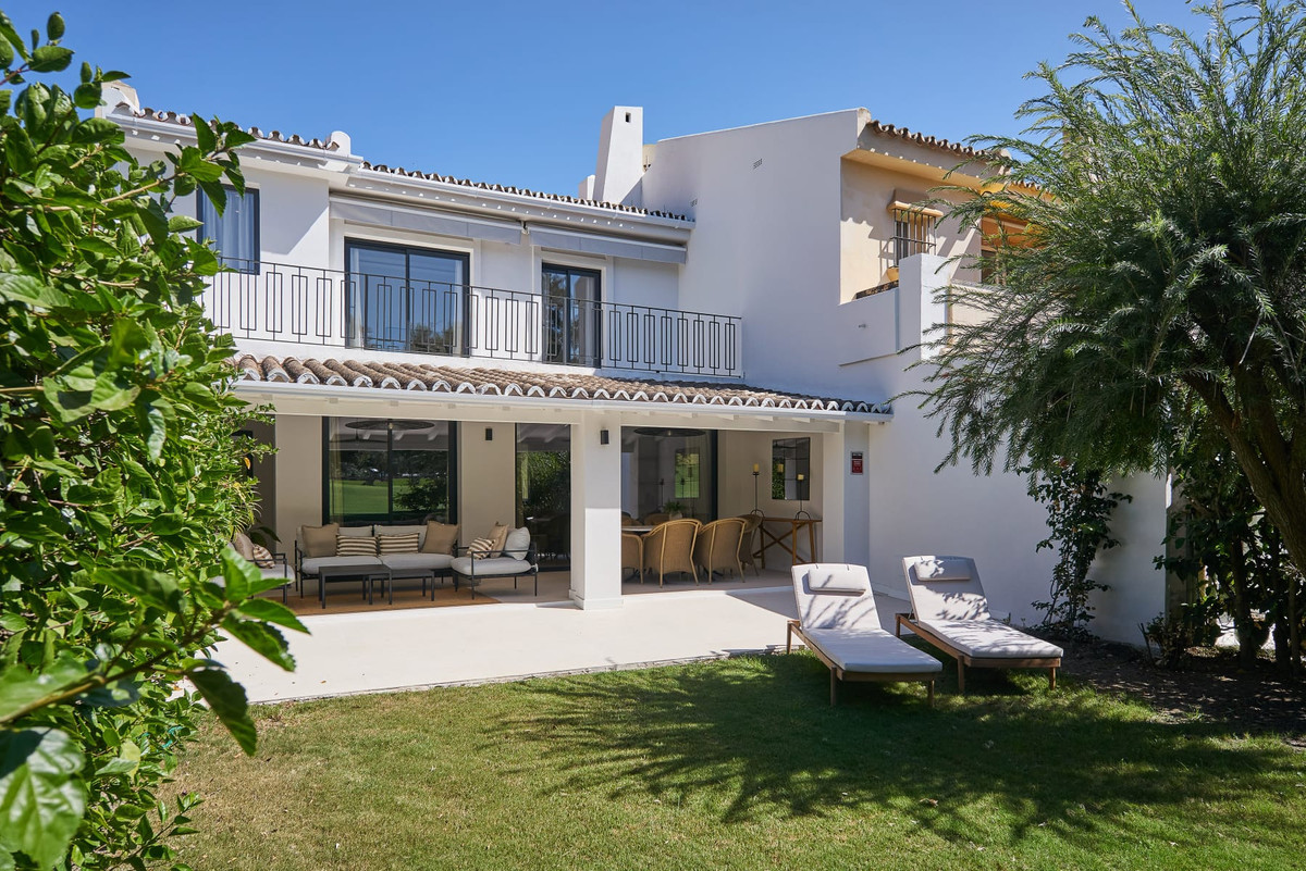 Huis te koop in Nueva Andalucía | 4 slaapkamers H5438995