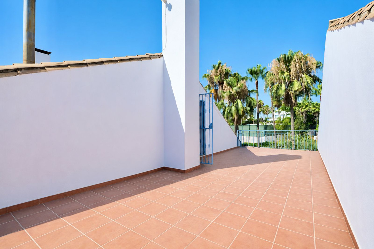 Huis te koop in Nueva Andalucía | 4 slaapkamers H5441230