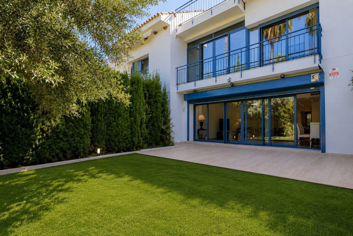 Huis te koop in Nueva Andalucía | 4 slaapkamers H5441230