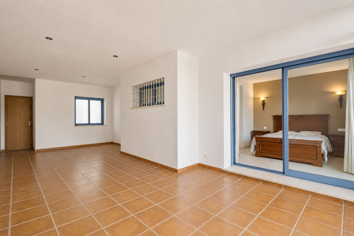 Huis te koop in Nueva Andalucía | 4 slaapkamers H5441230