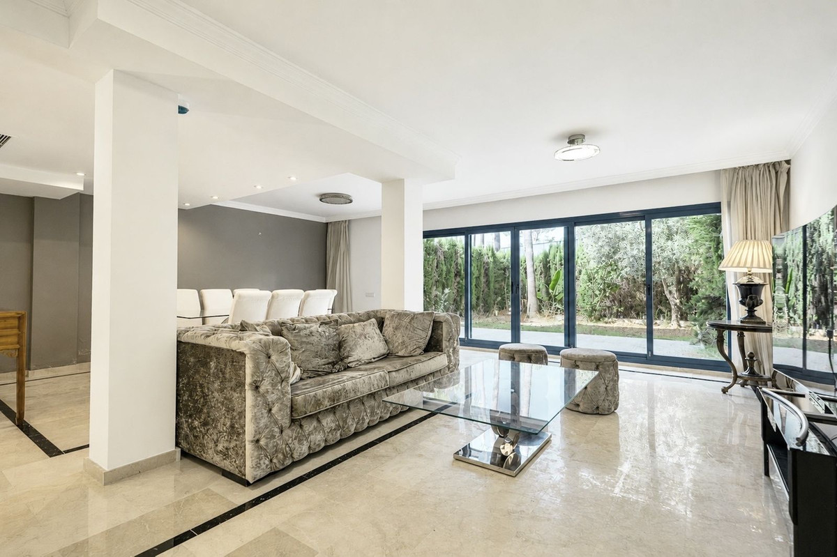 Huis te koop in Nueva Andalucía | 4 slaapkamers H5441230
