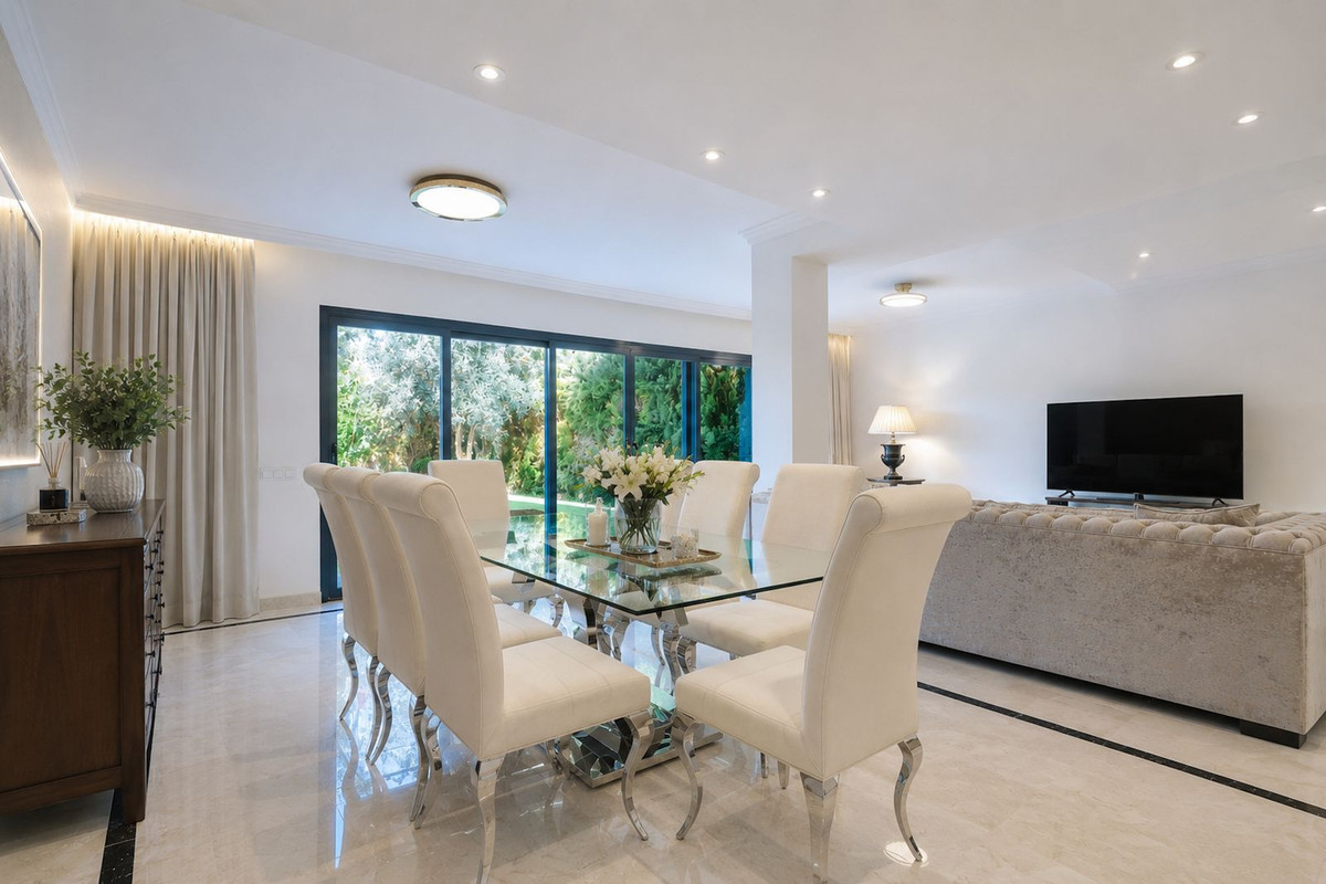 Huis te koop in Nueva Andalucía | 4 slaapkamers H5441230