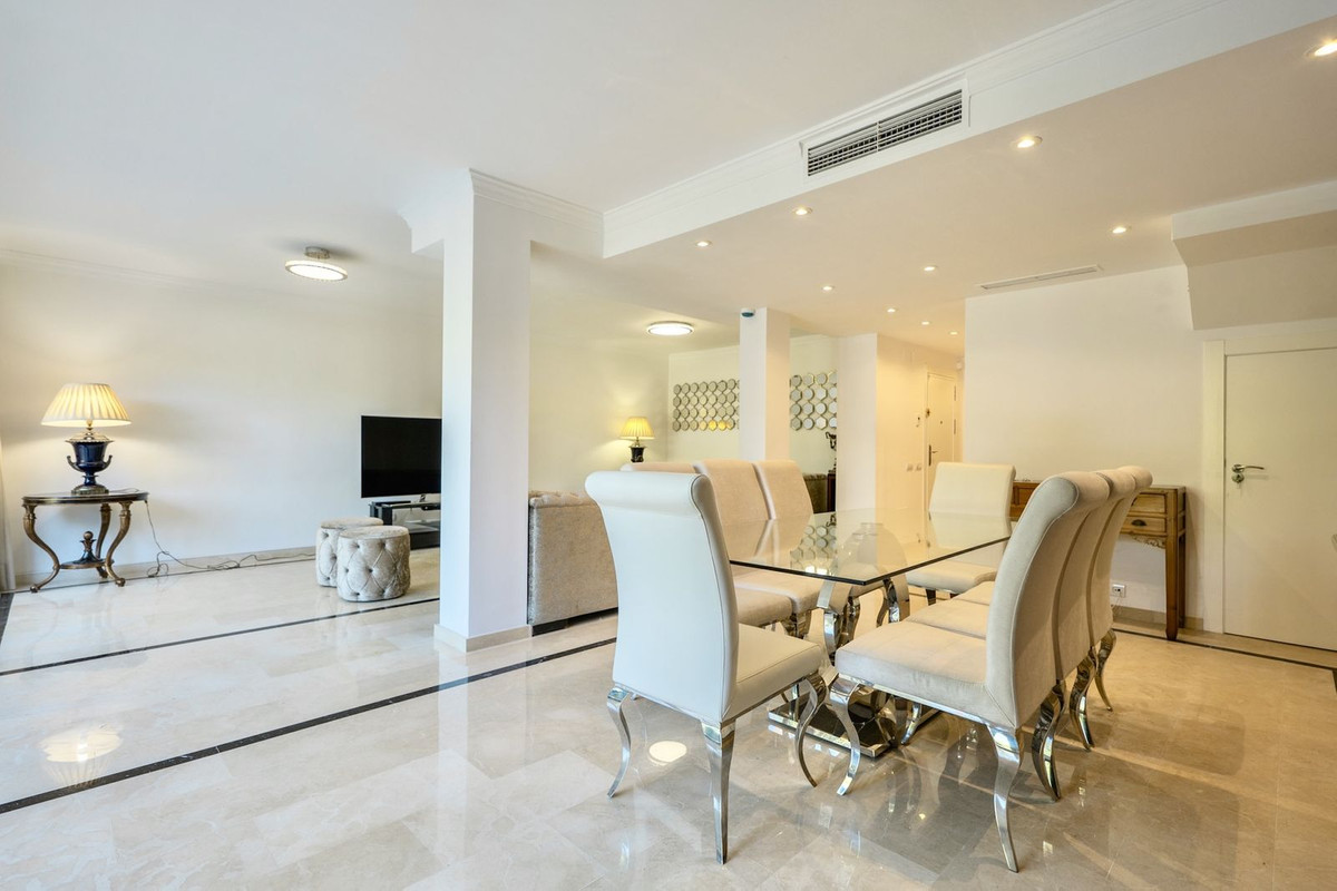 Huis te koop in Nueva Andalucía | 4 slaapkamers H5441230