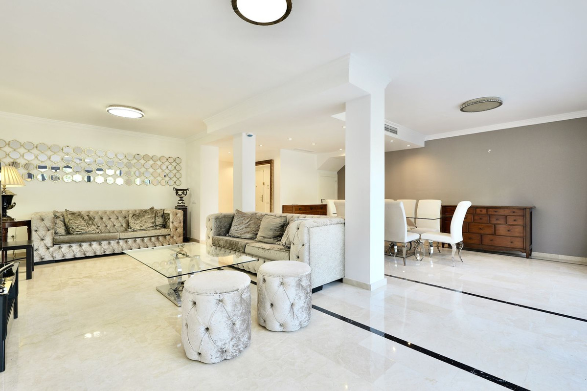 Huis te koop in Nueva Andalucía | 4 slaapkamers H5441230