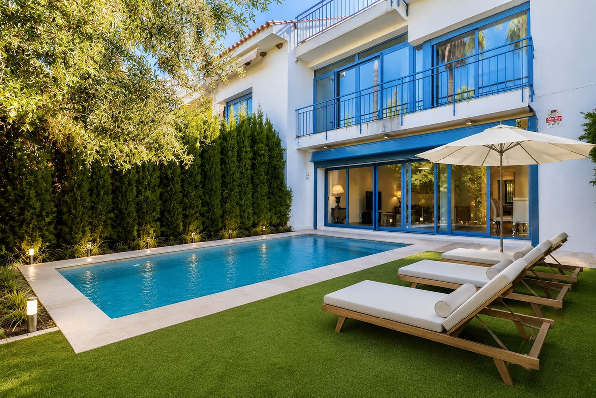 Huis te koop in Nueva Andalucía | 4 slaapkamers H5441230