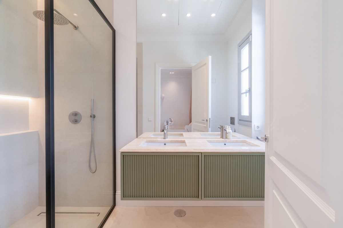 Huis te koop in Nueva Andalucía | 5 slaapkamers H5441614