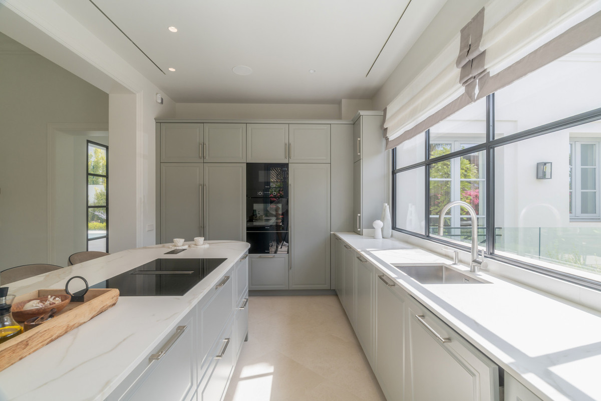Huis te koop in Nueva Andalucía | 5 slaapkamers H5441614