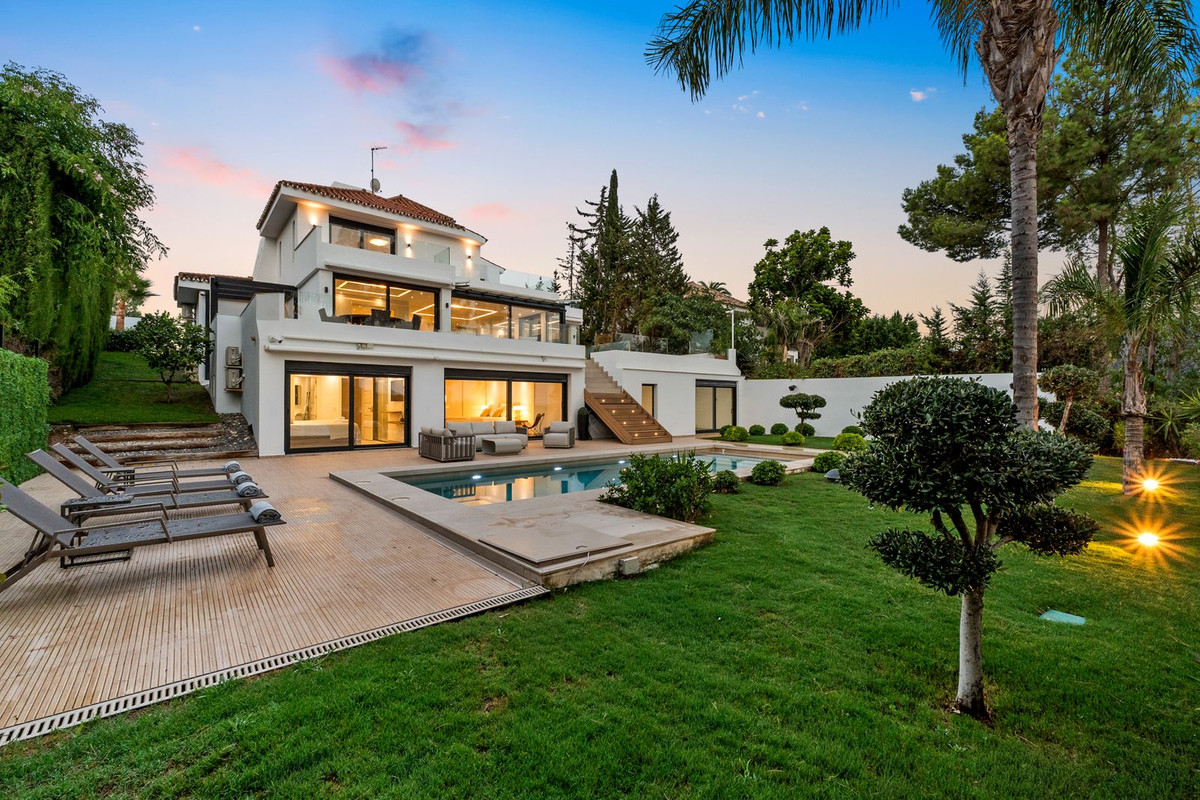 Huis te koop in Nueva Andalucía | 4 slaapkamers H5443543