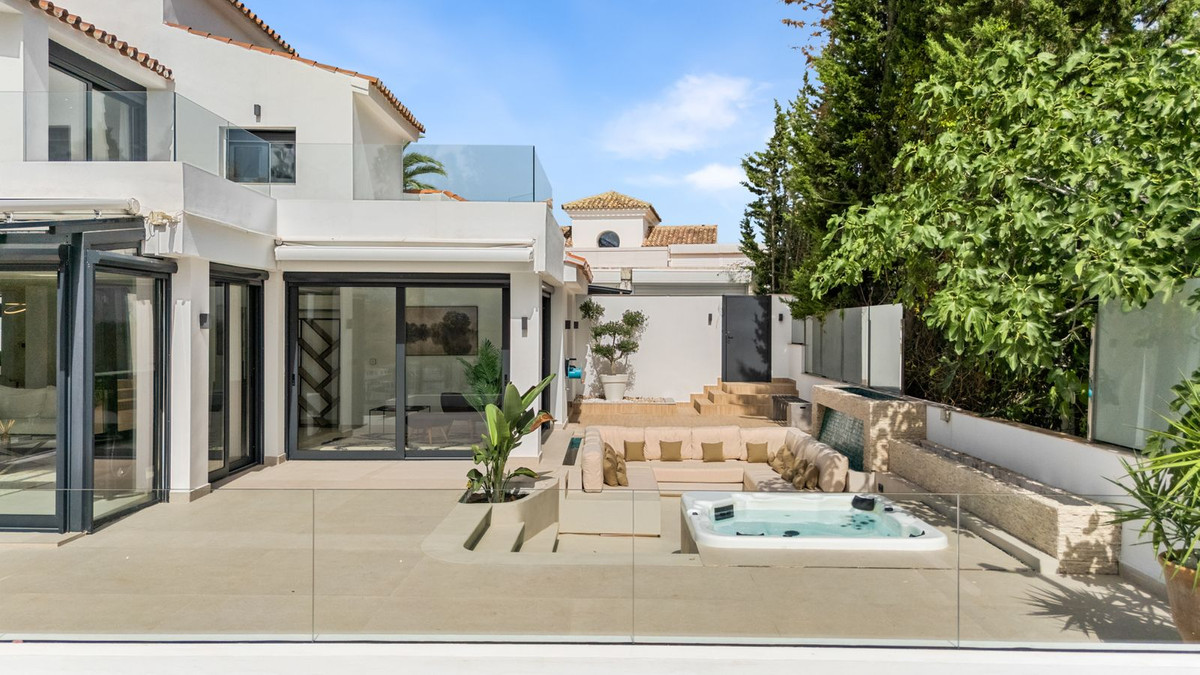 Huis te koop in Nueva Andalucía | 4 slaapkamers H5443543