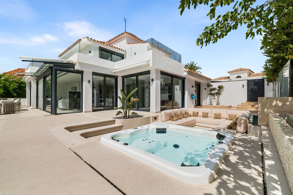 Huis te koop in Nueva Andalucía | 4 slaapkamers H5443543