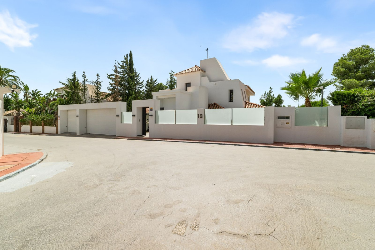 Huis te koop in Nueva Andalucía | 4 slaapkamers H5443543