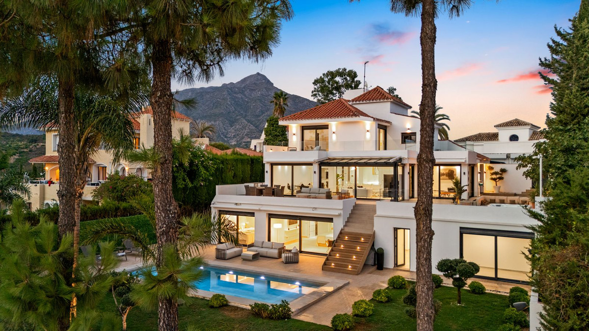 Huis te koop in Nueva Andalucía | 4 slaapkamers H5443543