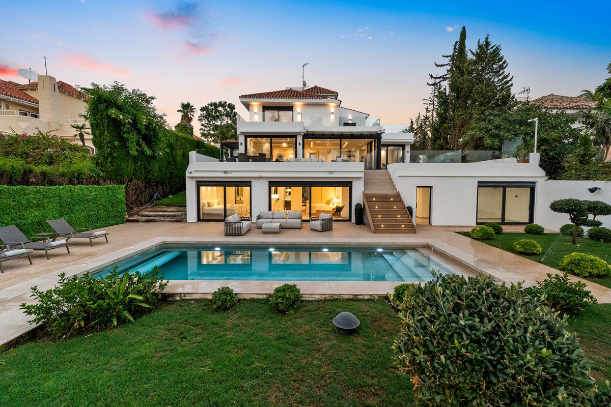 Huis te koop in Nueva Andalucía | 4 slaapkamers H5443543