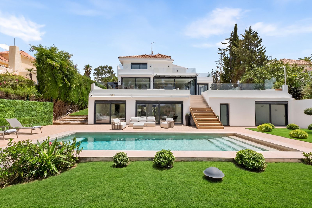 Huis te koop in Nueva Andalucía | 4 slaapkamers H5443543