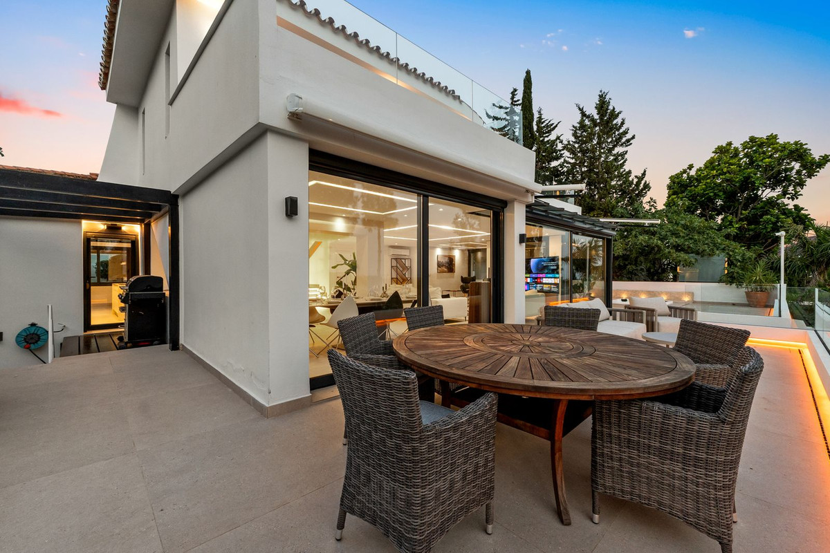 Huis te koop in Nueva Andalucía | 4 slaapkamers H5443543