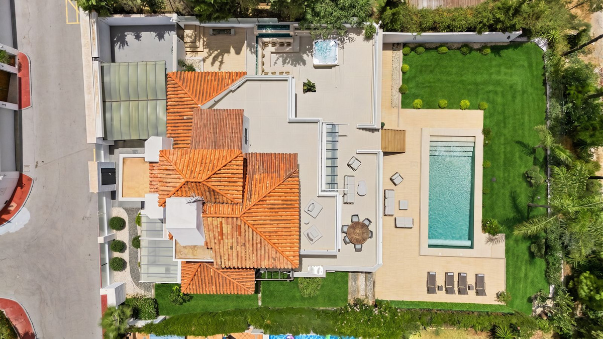 Huis te koop in Nueva Andalucía | 4 slaapkamers H5443543