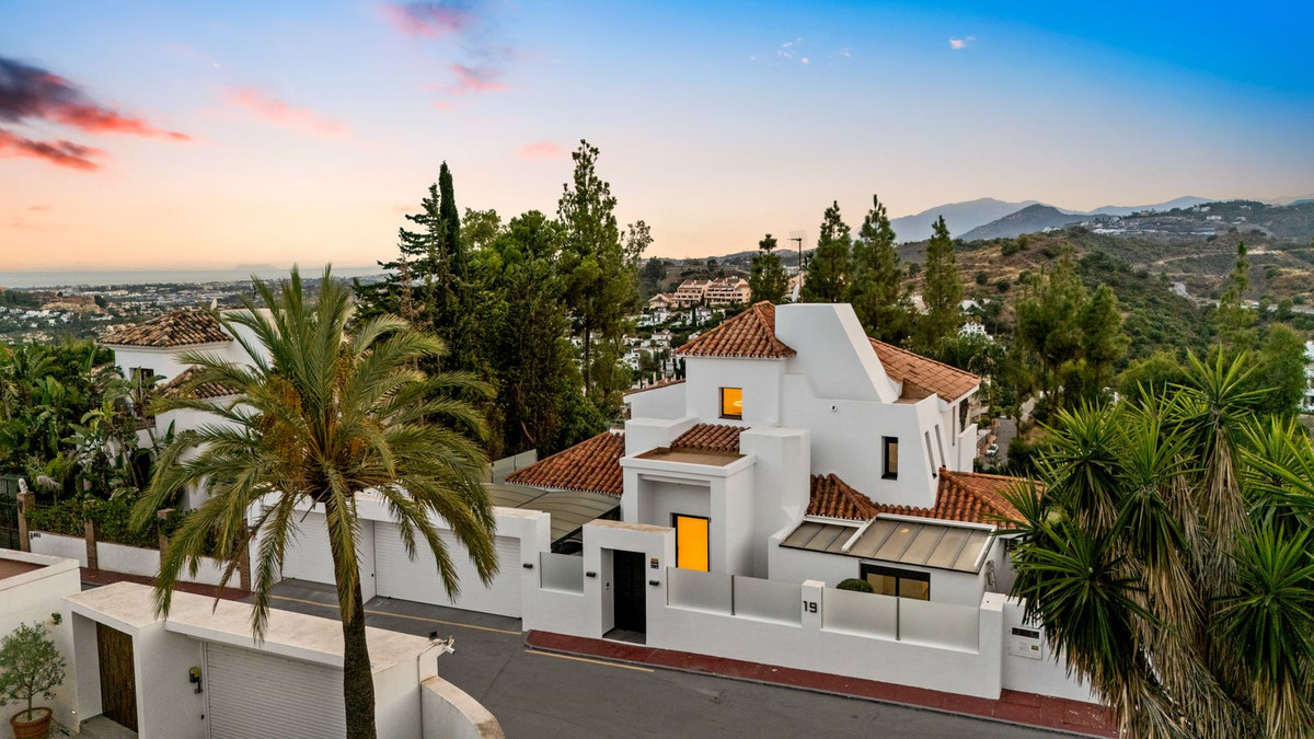 Huis te koop in Nueva Andalucía | 4 slaapkamers H5443543