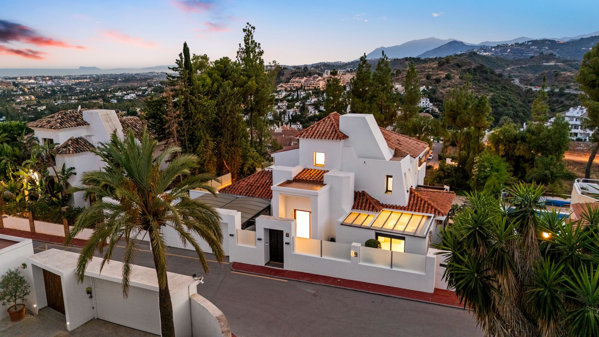 Huis te koop in Nueva Andalucía | 4 slaapkamers H5443543
