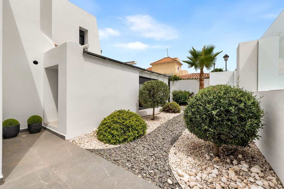 Huis te koop in Nueva Andalucía | 4 slaapkamers H5443543