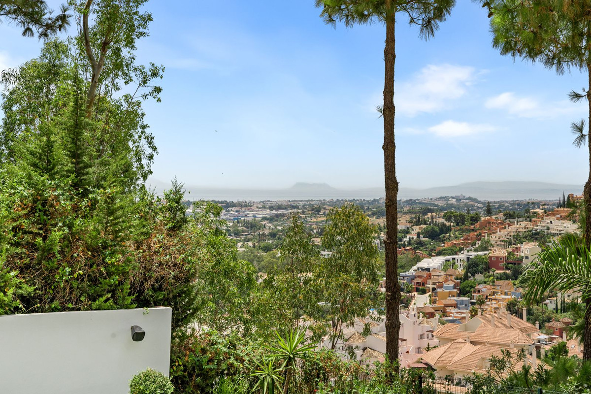 Huis te koop in Nueva Andalucía | 4 slaapkamers H5443543