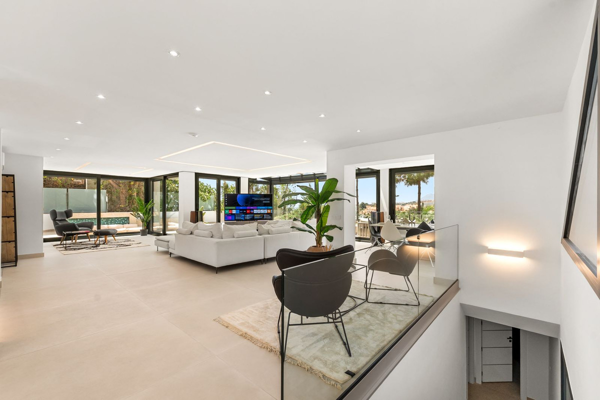 Huis te koop in Nueva Andalucía | 4 slaapkamers H5443543