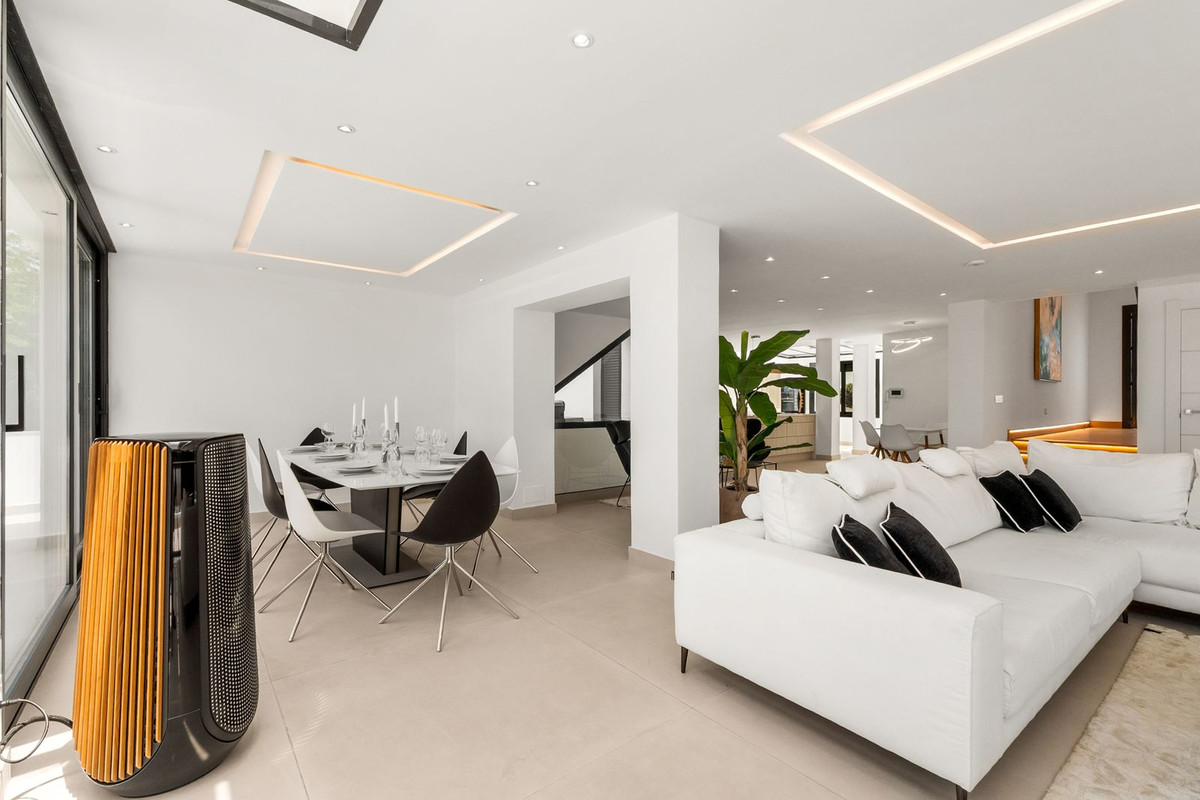 Huis te koop in Nueva Andalucía | 4 slaapkamers H5443543