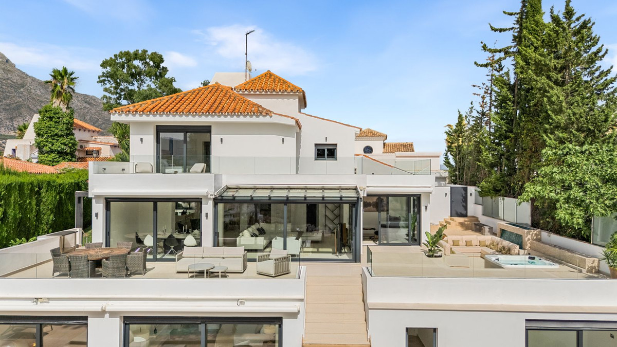 Huis te koop in Nueva Andalucía | 4 slaapkamers H5443543