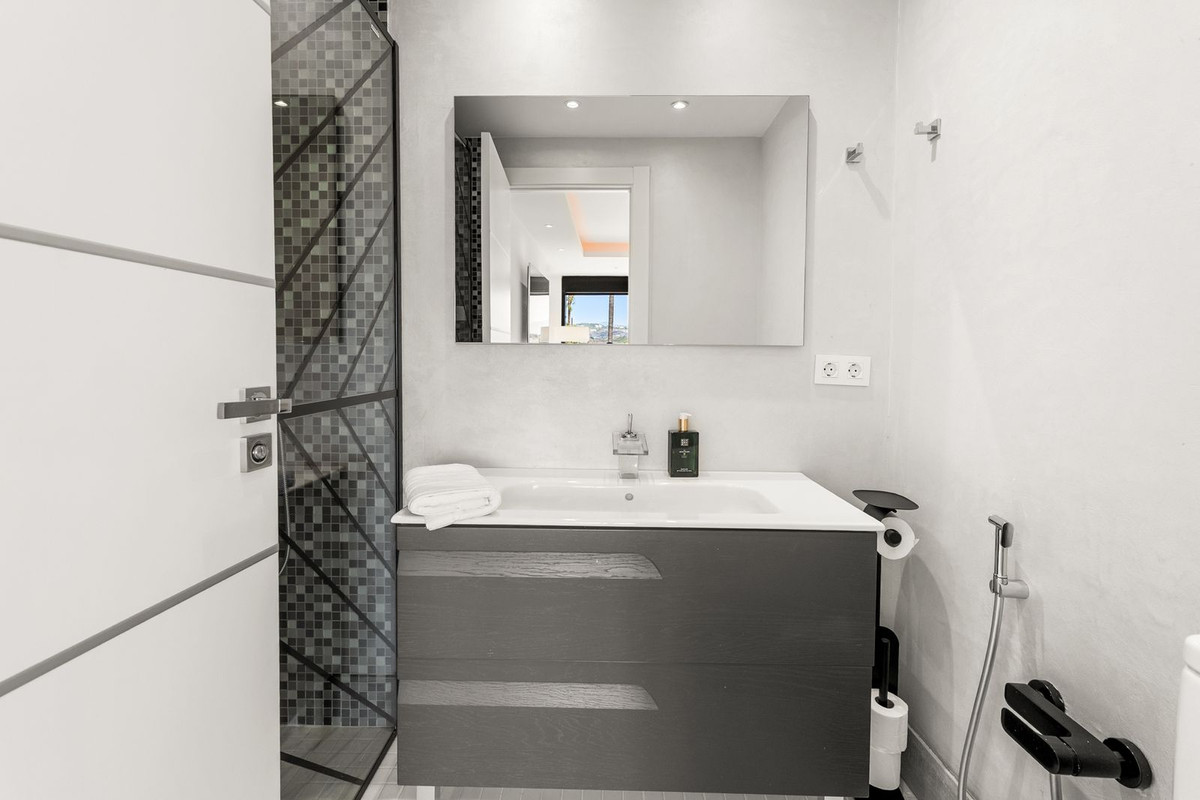 Huis te koop in Nueva Andalucía | 4 slaapkamers H5443543