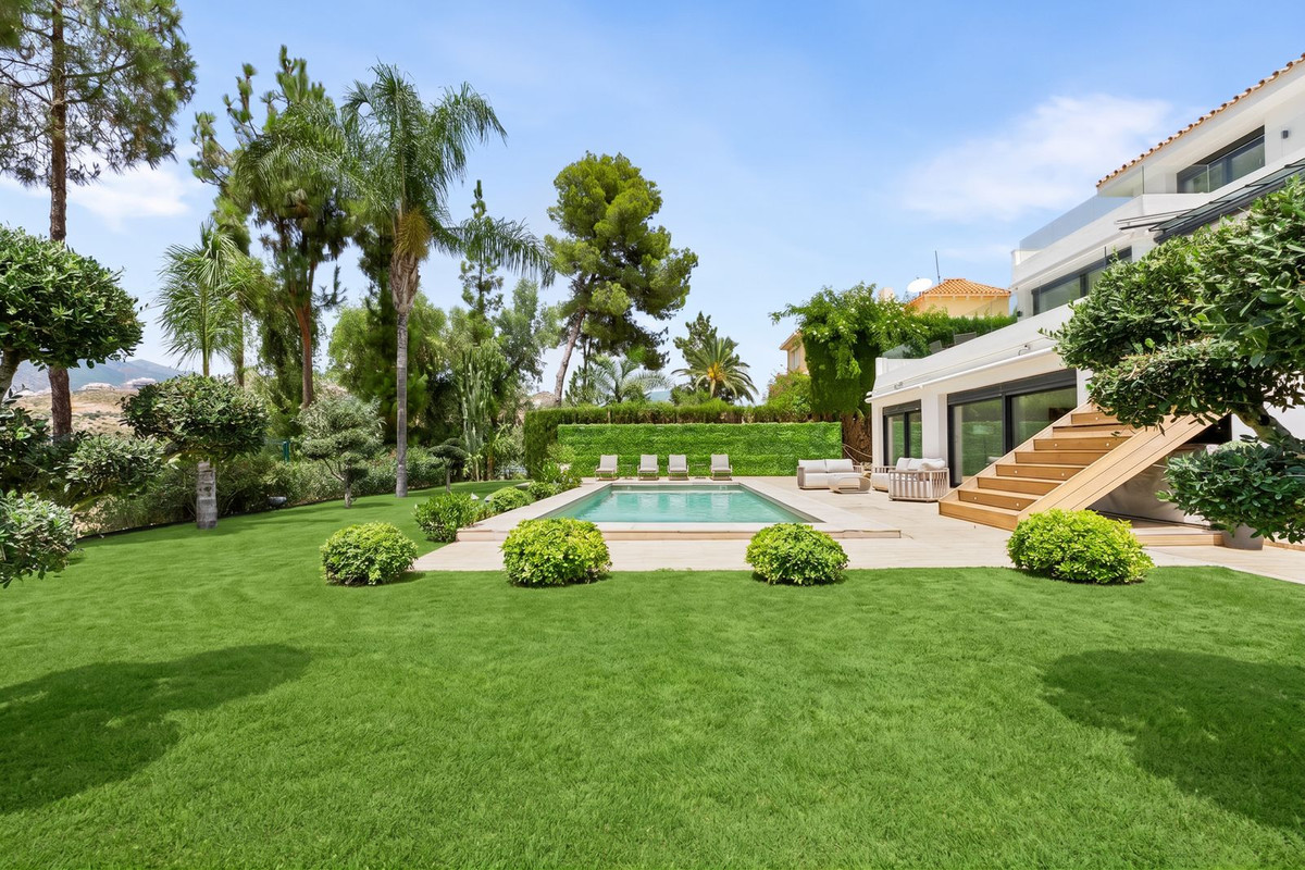 Huis te koop in Nueva Andalucía | 4 slaapkamers H5443543
