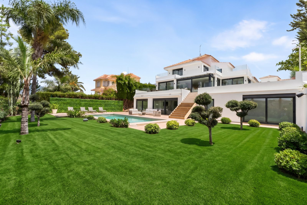 Huis te koop in Nueva Andalucía | 4 slaapkamers H5443543