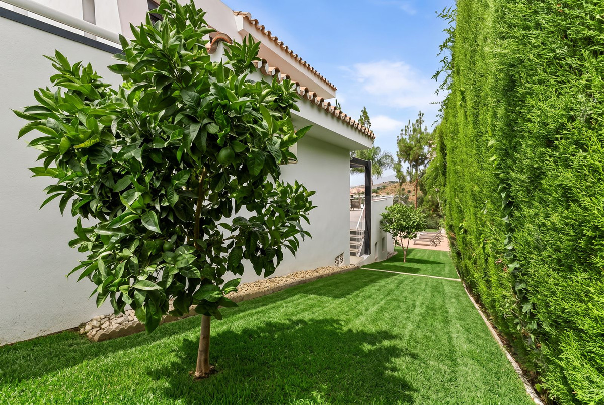 Huis te koop in Nueva Andalucía | 4 slaapkamers H5443543