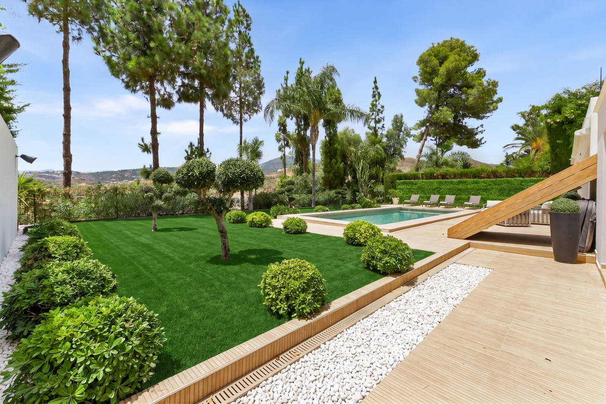 Huis te koop in Nueva Andalucía | 4 slaapkamers H5443543
