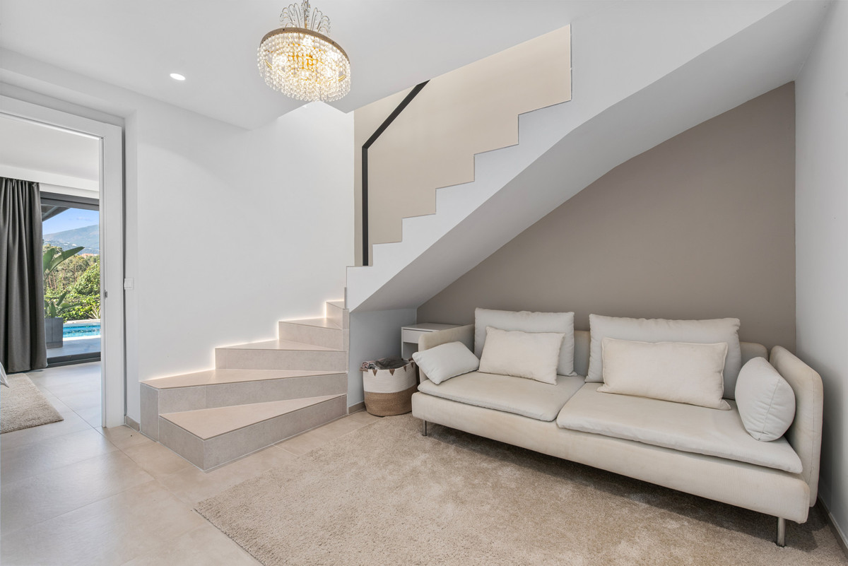 Huis te koop in Nueva Andalucía | 4 slaapkamers H5450533