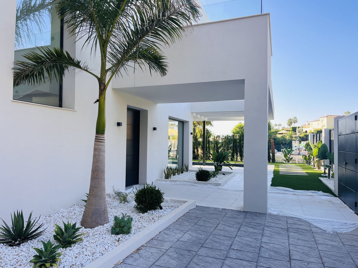 Huis te koop in Nueva Andalucía | 5 slaapkamers H5451865