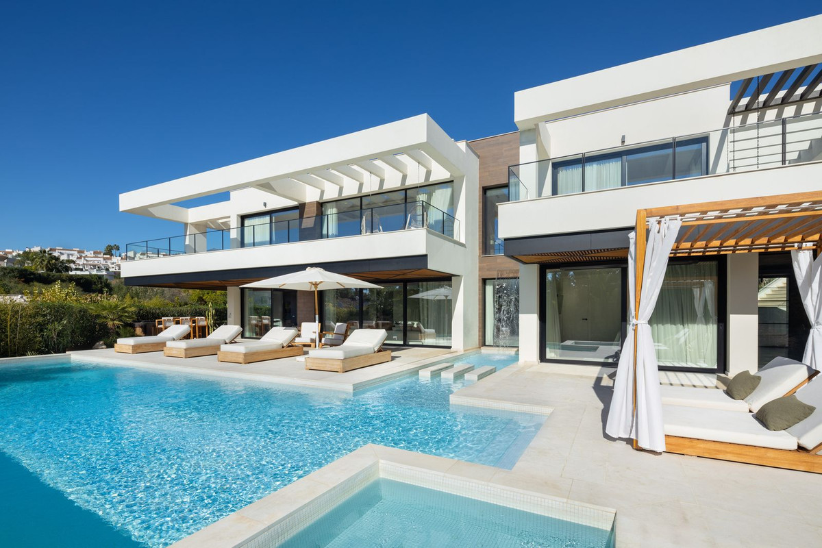 Huis te koop in Nueva Andalucía | 6 slaapkamers H5452222