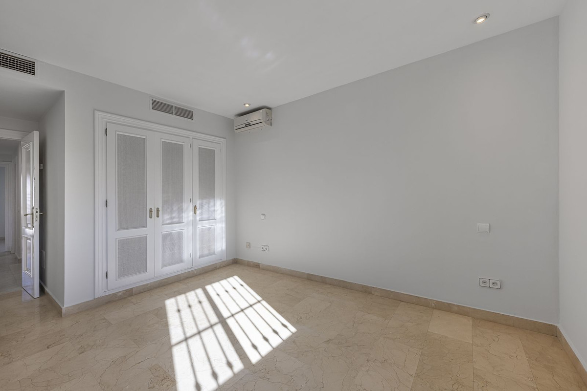 Huis te koop in Nueva Andalucía | 4 slaapkamers H5464090
