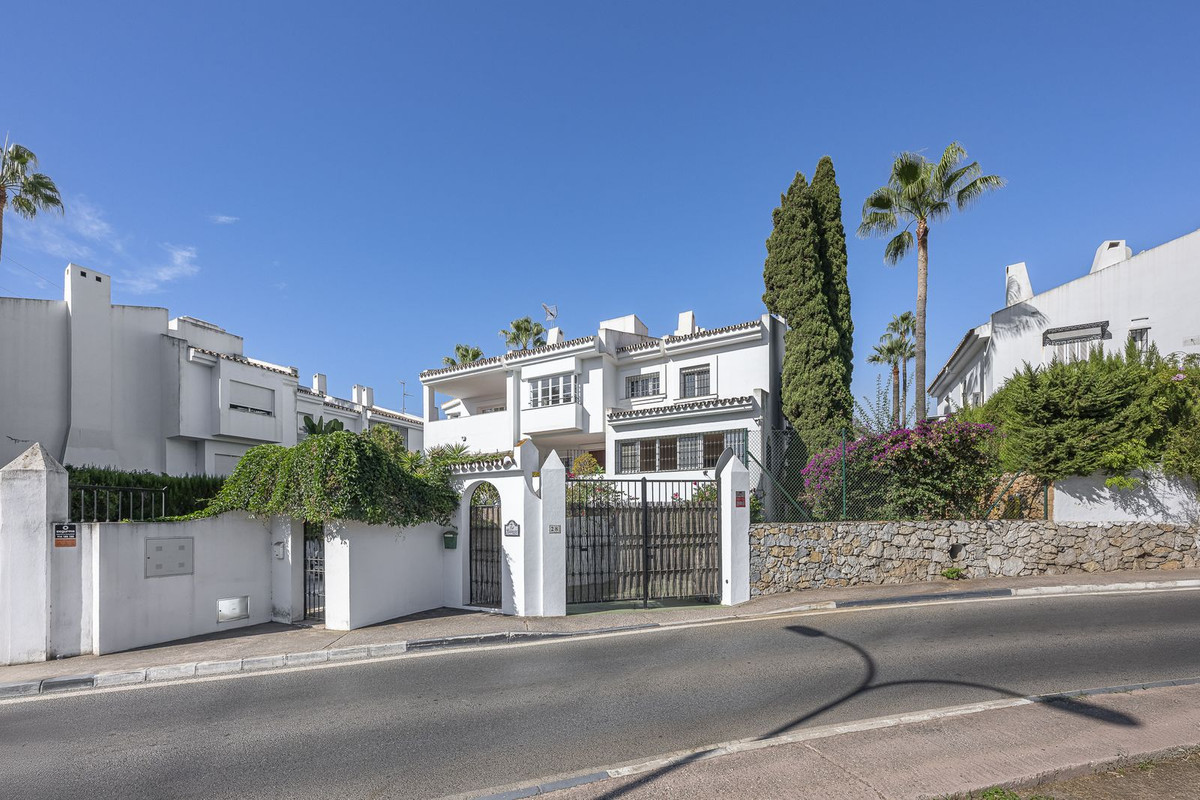 Huis te koop in Nueva Andalucía | 4 slaapkamers H5464090