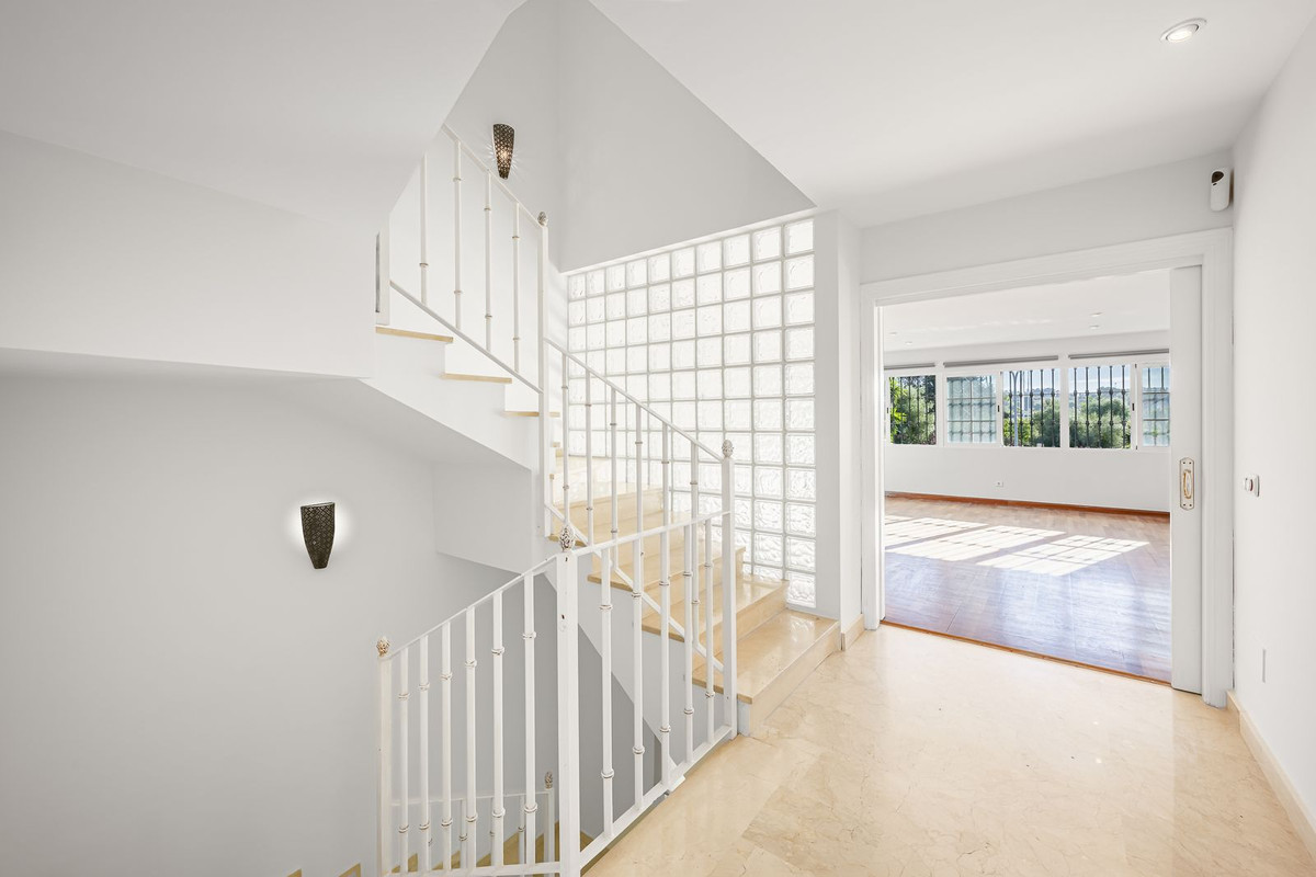 Huis te koop in Nueva Andalucía | 4 slaapkamers H5464090