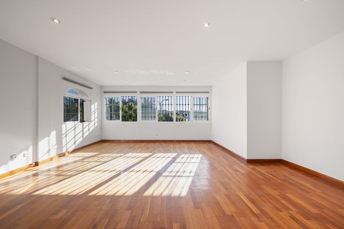 Huis te koop in Nueva Andalucía | 4 slaapkamers H5464090