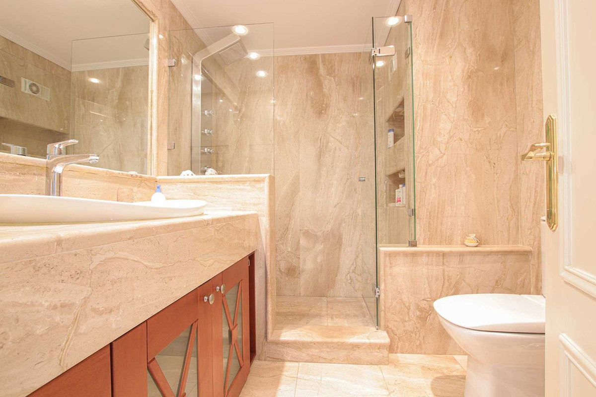 Appartement te koop in Nueva Andalucía | 2 slaapkamers H5464096