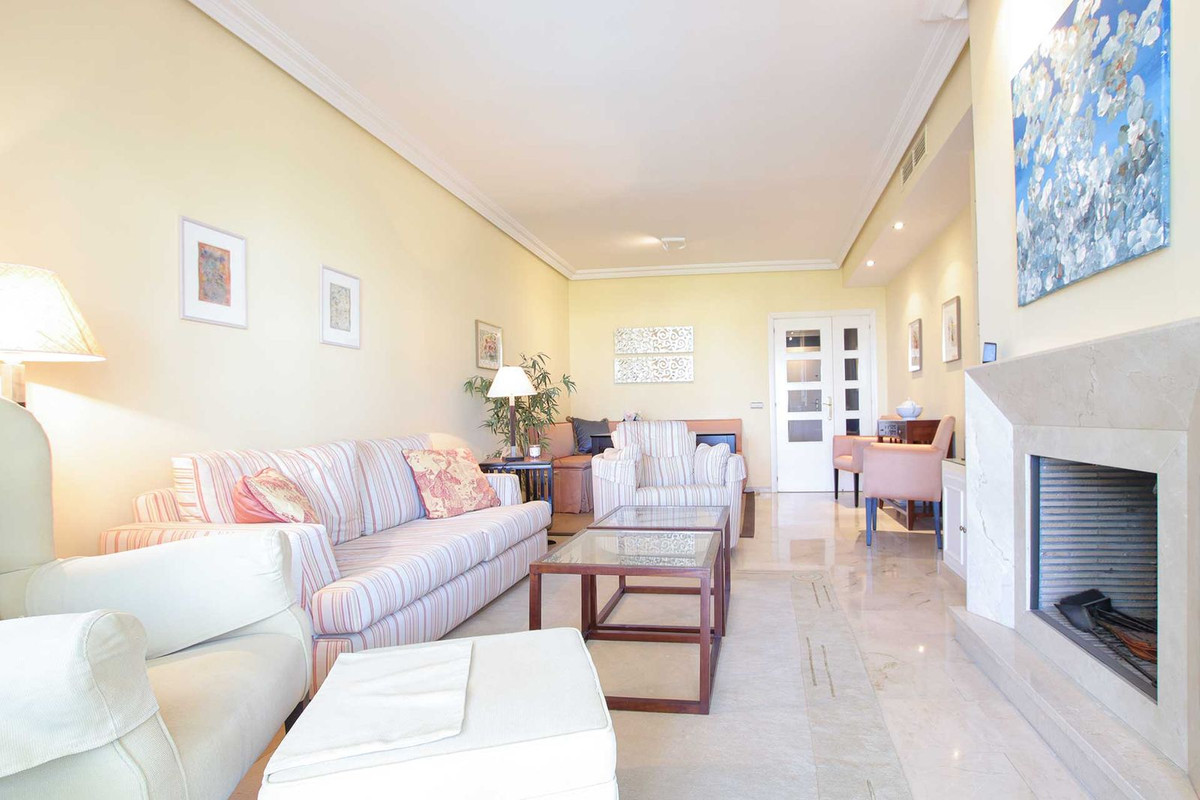 Appartement te koop in Nueva Andalucía | 2 slaapkamers H5464096