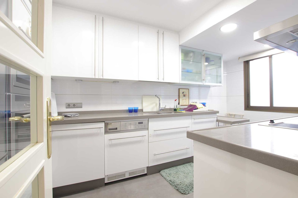 Appartement te koop in Nueva Andalucía | 2 slaapkamers H5464096