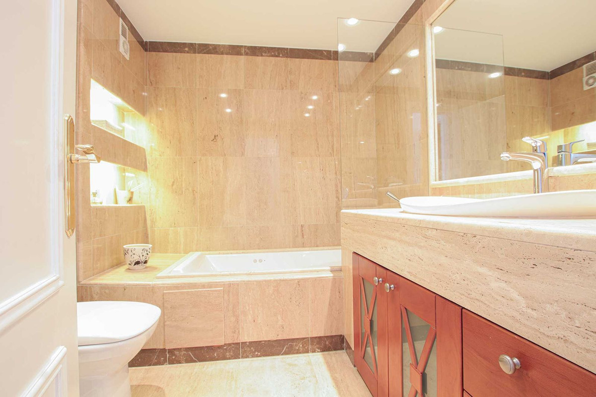 Appartement te koop in Nueva Andalucía | 2 slaapkamers H5464096