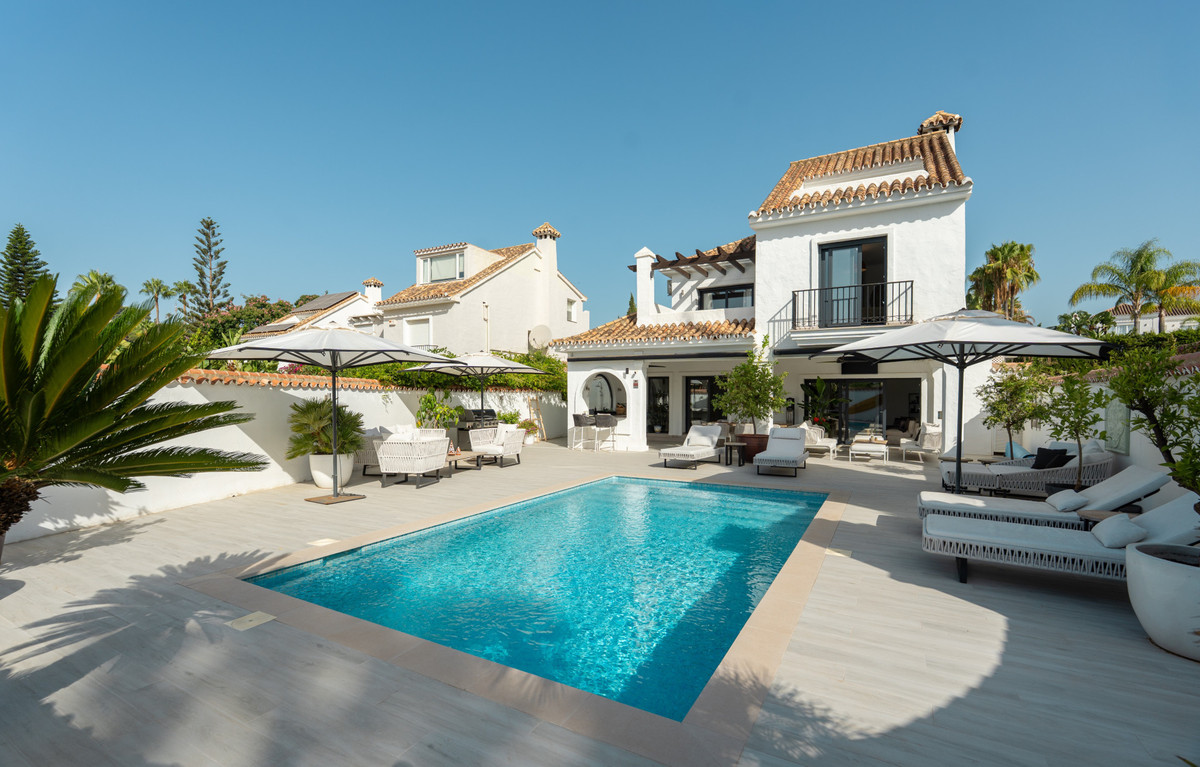Huis te koop in Nueva Andalucía | 5 slaapkamers H5464375