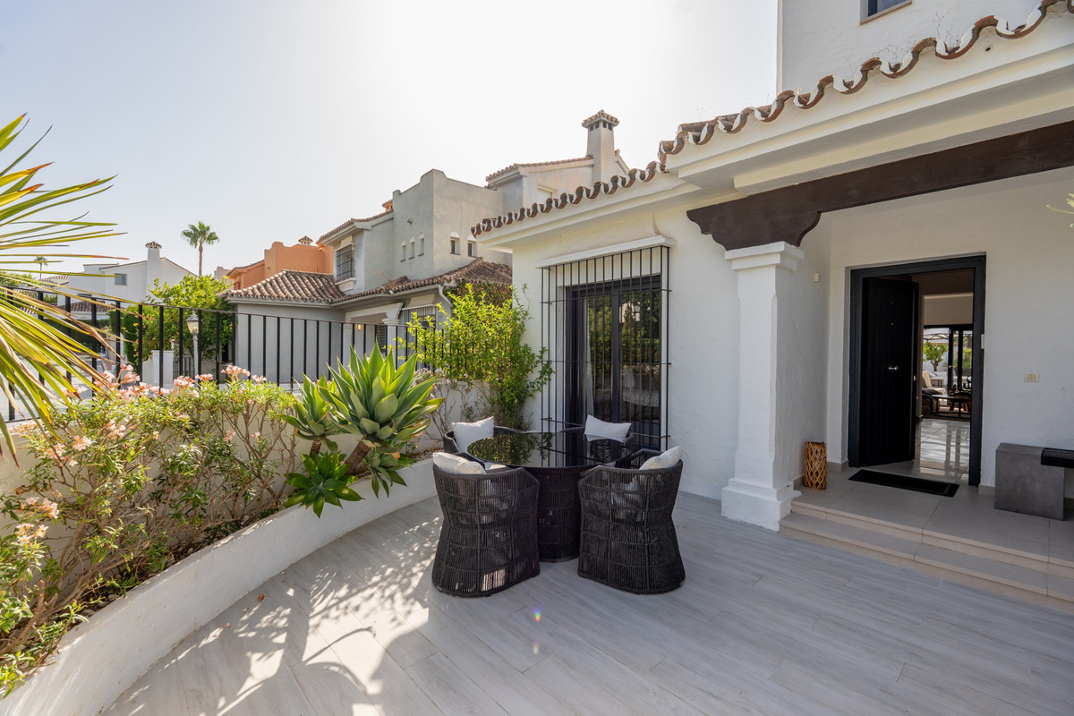 Huis te koop in Nueva Andalucía | 5 slaapkamers H5464375