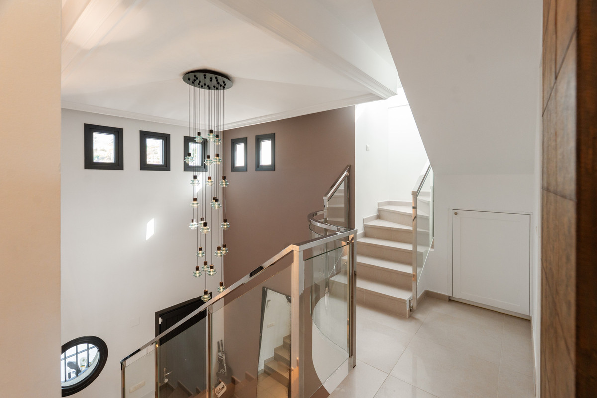 Huis te koop in Nueva Andalucía | 5 slaapkamers H5464375