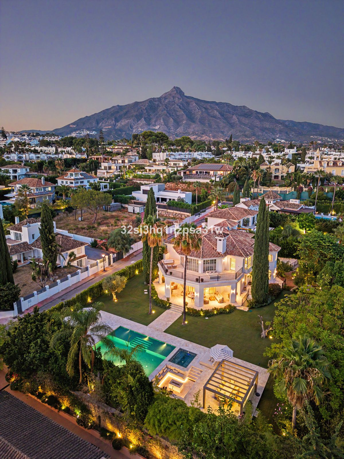 Huis te koop in Nueva Andalucía | 5 slaapkamers H5464561